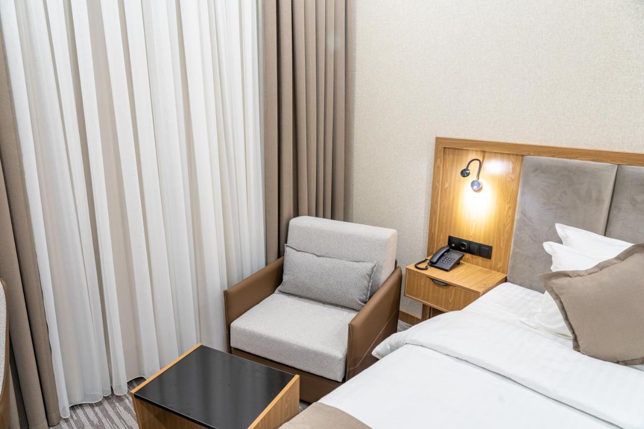 Mirzo Hotel Tachkent Extérieur photo