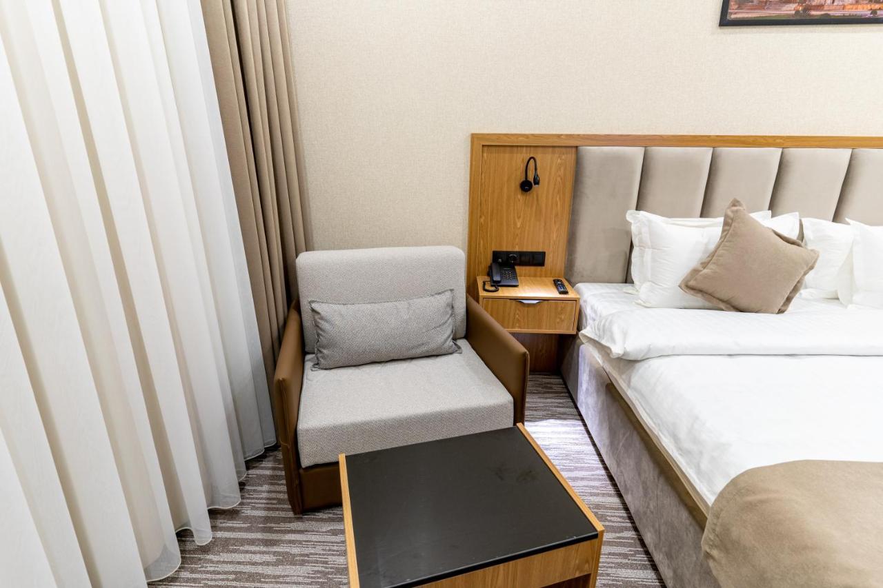 Mirzo Hotel Tachkent Extérieur photo